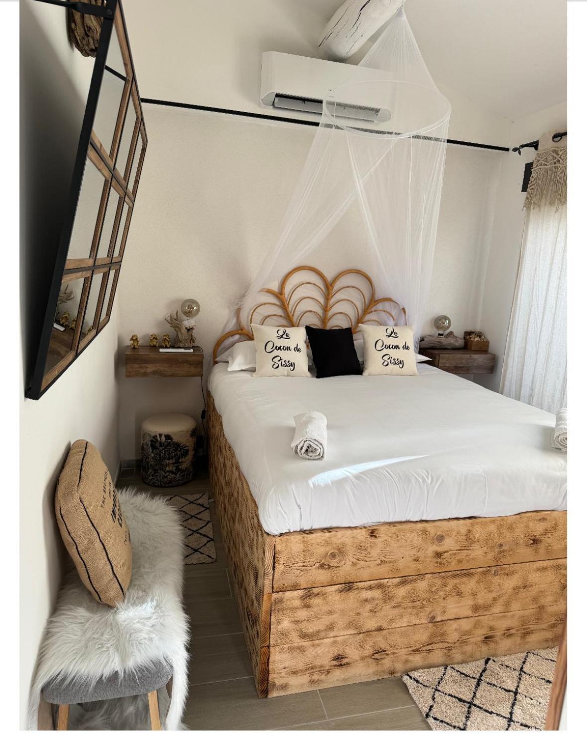 Le Cocon De Sissy Hotel แซ็งต์-มารี-เดอ-ลา-แมร์ ภายนอก รูปภาพ