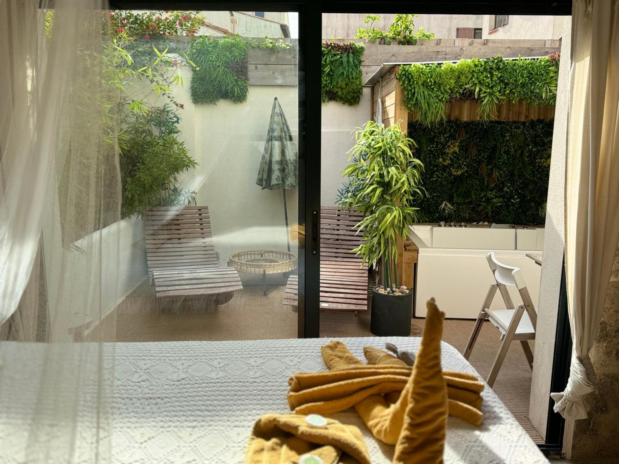 Le Cocon De Sissy Hotel แซ็งต์-มารี-เดอ-ลา-แมร์ ภายนอก รูปภาพ